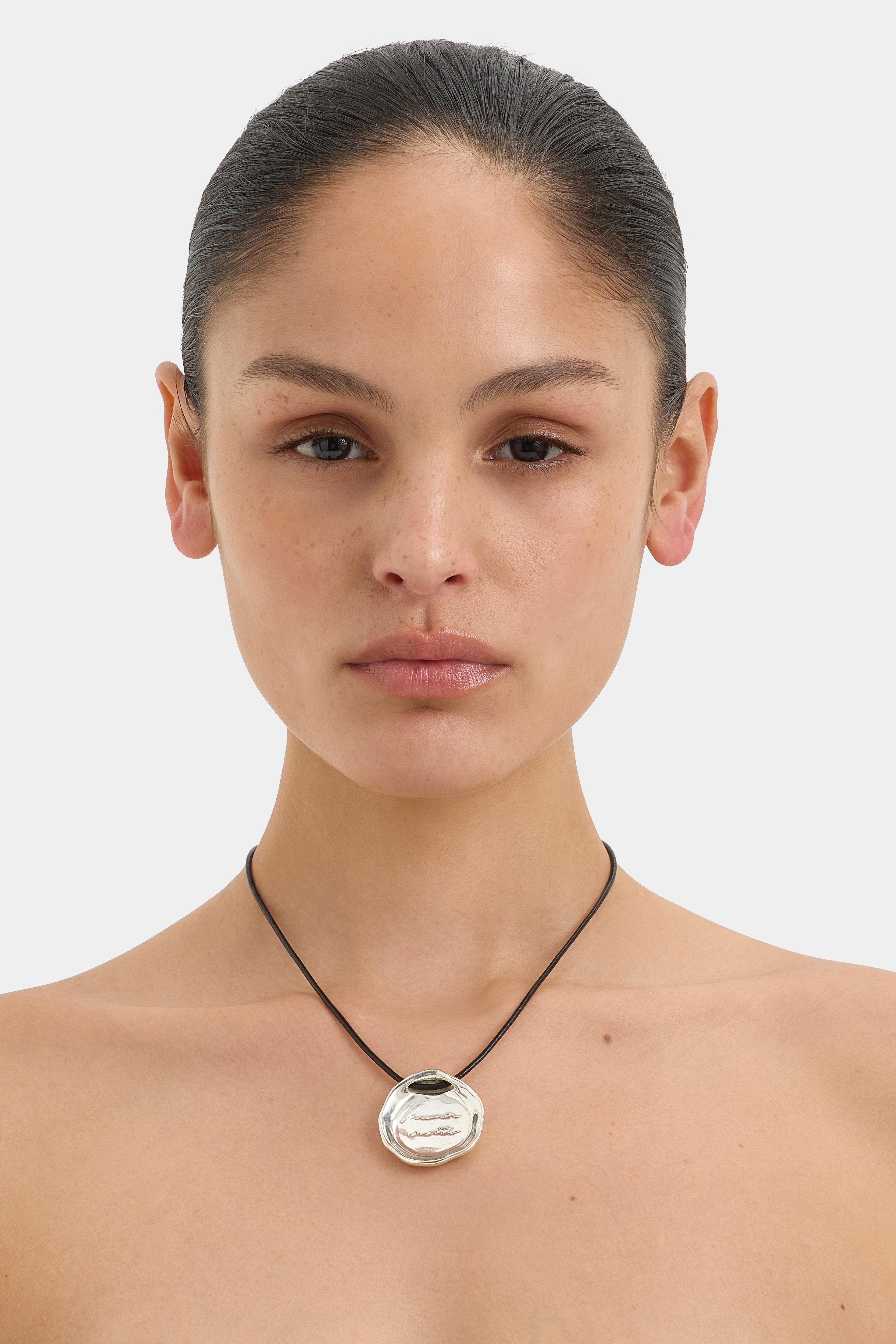 Notte Pendant Necklace