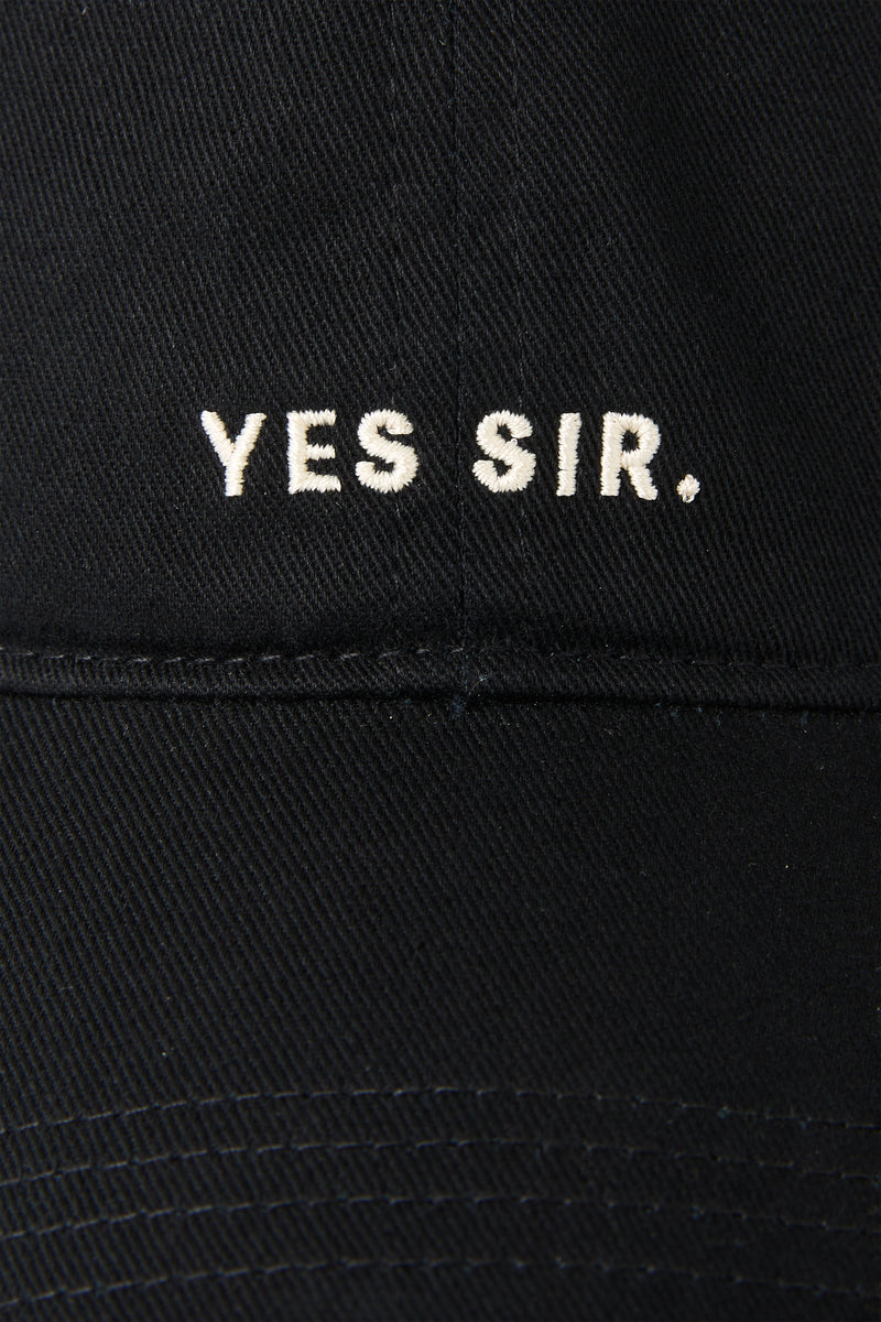 SIR the label SIR. Cap BLACK